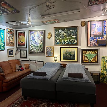 Brimarsbru Sleep Inn-Art Gallery Njarthvik Exteriör bild